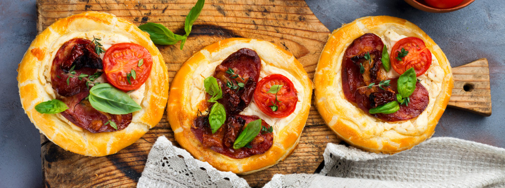 You are currently viewing Tartelettes légères aux tomates cerises et mousse de fromage blanc