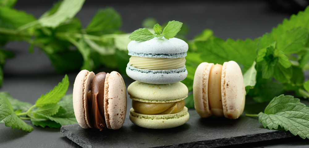 Lire la suite à propos de l’article Macarons menthe-chocolat {Défis gourmands #2}