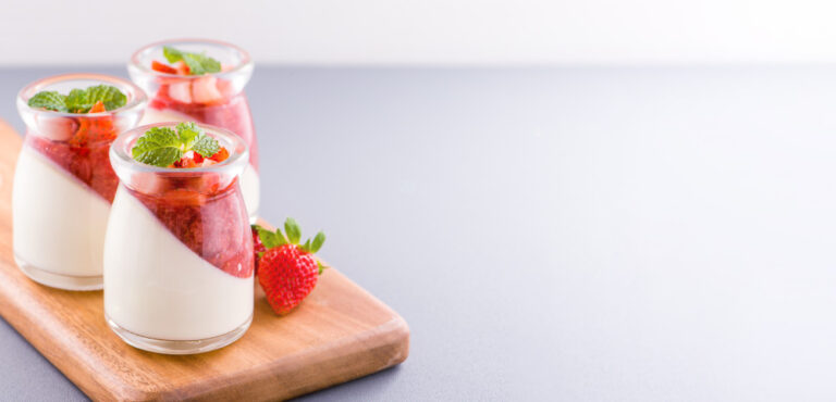Lire la suite à propos de l’article Parfaits glacés à la fraise