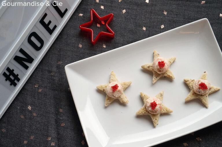 Lire la suite à propos de l’article Recette apéritif de Noël : toasts faciles au saumon fumé et fromage frais